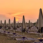 Lovely And Cozy Beachside Flat-beahost *